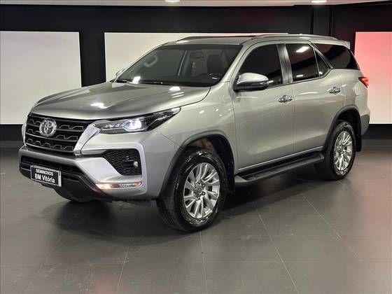 TOYOTA HILUX SW4 2.7 VVT-i FLEX SRV 7L 4X2 AUTOMÁTICO